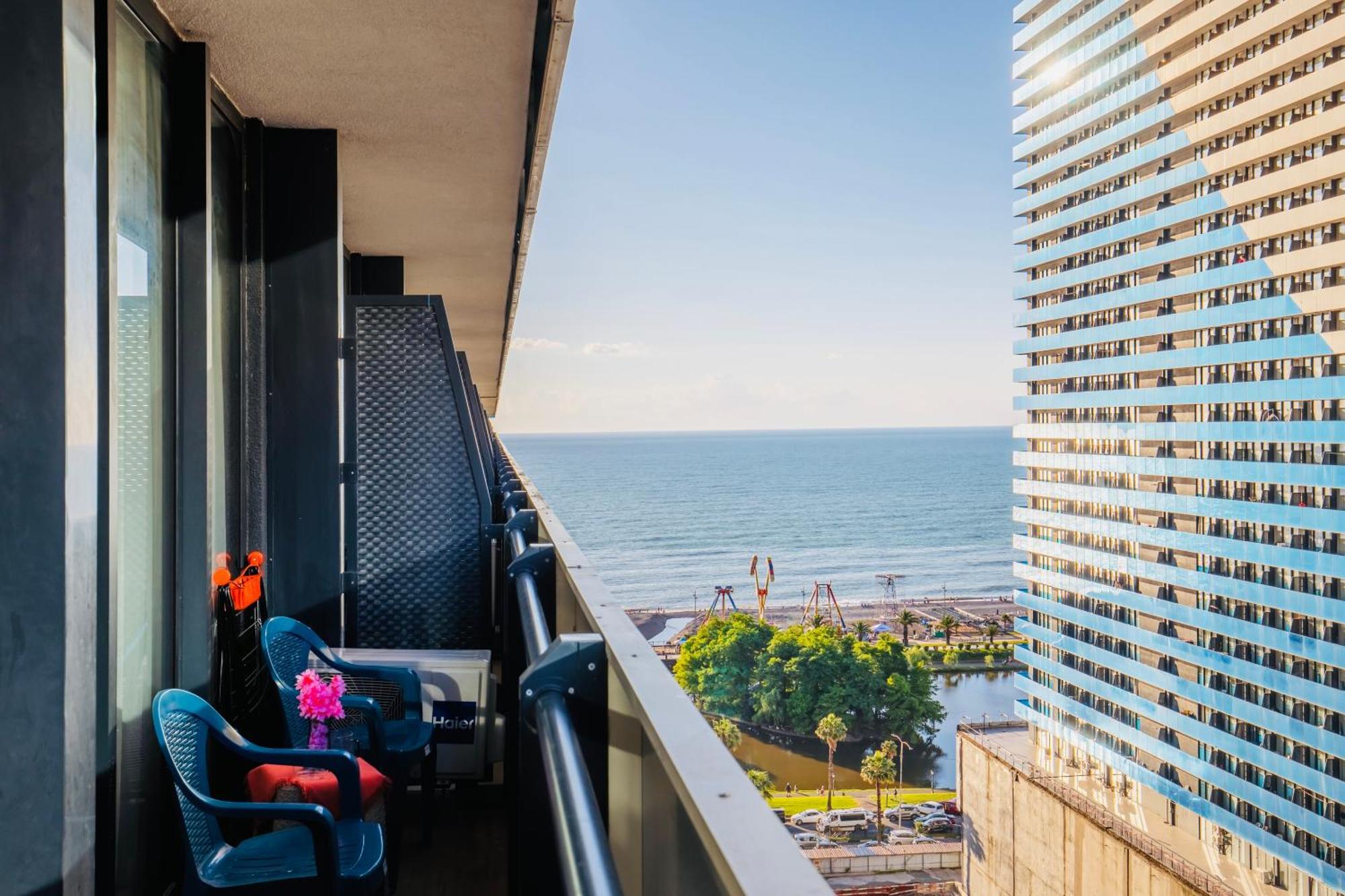 Aparthotel Orbi City Batumi Exterior foto